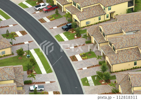 View from above of densely built residential houses in closed living clubs in south Florida. American dream homes as example of real estate development in US suburbs View from above of densely built residential houses in closed living clubs in south Florida. American dream homes as example of real estate development in US suburbs 112818311