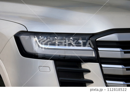 車のヘッドライト　イメージ 112818522
