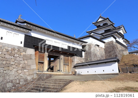 白河小峰城の御三階櫓と前御門(城山公園) 白河小峰城の御三階櫓と前御門(城山公園) 112819361