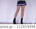 健康的な女性の美しい脚 112819498