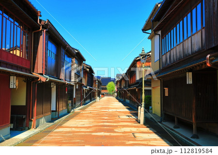 【石川県】快晴の金沢(ひがし茶屋街) 【石川県】快晴の金沢(ひがし茶屋街) 112819584