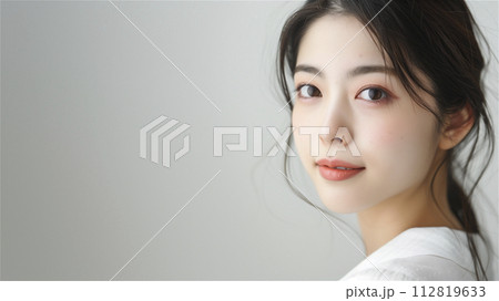 美しい顔の日本人女性　スタジオ照明 112819633