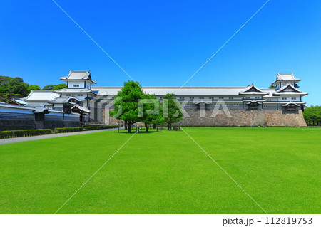 【石川県】快晴の金沢城（五十間長屋） 112819753