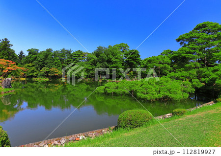 【石川県】快晴の兼六園（雪吊唐崎松） 112819927