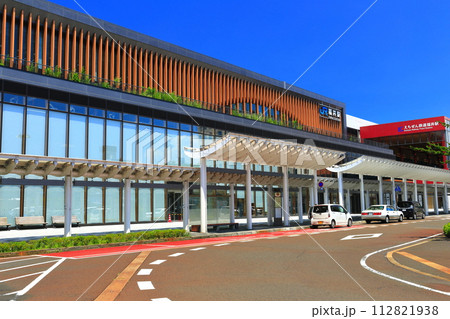 【福井県】快晴のJR福井駅東口（北陸新幹線） 112821938