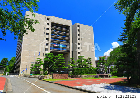 【福井県】快晴の福井県庁舎 112822125