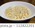 水にひたしたオートミール 112822201
