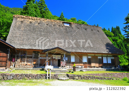 【富山県】新緑の五箇山相倉合掌集落 【富山県】新緑の五箇山相倉合掌集落 112822392