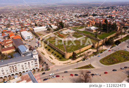 Aerial view of Telavi overlooking fortified Batonis Tsikhe 112822473