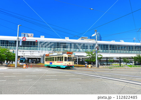 【富山県】快晴のJR富山駅(富山LRT) 【富山県】快晴のJR富山駅(富山LRT) 112822485