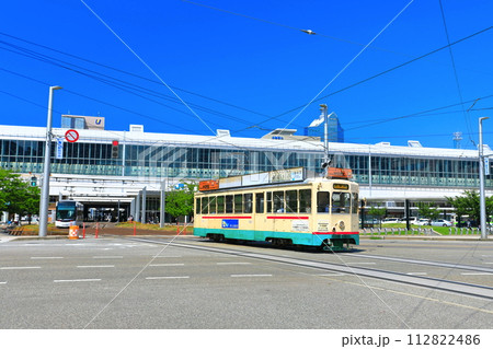 【富山県】快晴のJR富山駅(富山LRT) 【富山県】快晴のJR富山駅(富山LRT) 112822486