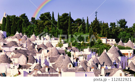 アルベロベッロのとんがり屋根の景観 アルベロベッロのとんがり屋根の景観 112822921