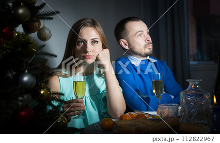 Bored couple celebrating Christmas 112822967