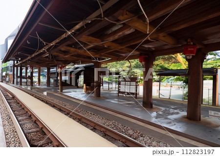 高架と線路の風景　日本　イメージ　駅　旅行　夢　AI生成 112823197