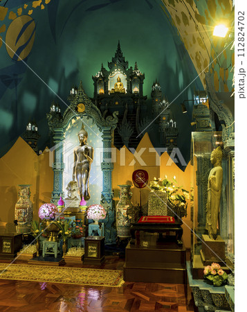 タイ・仏教寺院の美しい本堂 / Samut Prakan, Thailand タイ・仏教寺院の美しい本堂 / Samut Prakan, Thailand 112824702