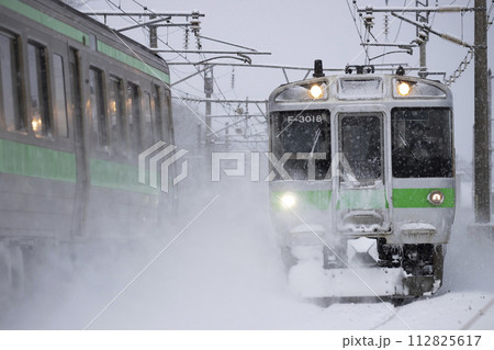 真冬にすれ違う721系 真冬にすれ違う721系 112825617