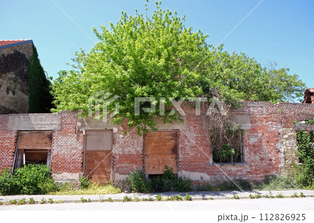 Destroyed house as a result of the war for independence in Pakrac, Croatia 112826925