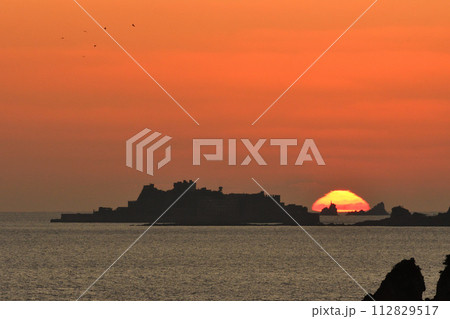 軍艦島の夕景 軍艦島の夕景 112829517
