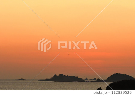 軍艦島の夕景 軍艦島の夕景 112829529
