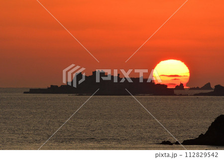 軍艦島の夕景 軍艦島の夕景 112829542