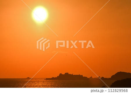 軍艦島の夕景 112829568