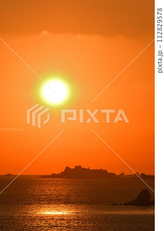 軍艦島の夕景 軍艦島の夕景 112829578