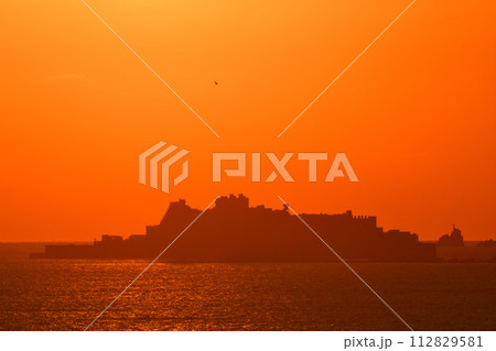 軍艦島の夕景 軍艦島の夕景 112829581