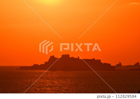 軍艦島の夕景 軍艦島の夕景 112829584