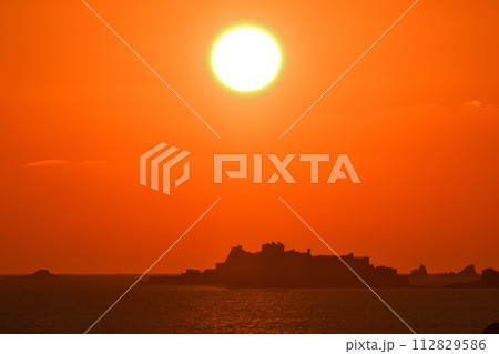 軍艦島の夕景 軍艦島の夕景 112829586