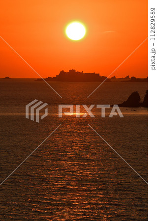 軍艦島の夕景 軍艦島の夕景 112829589