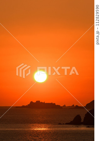 軍艦島の夕景 112829590