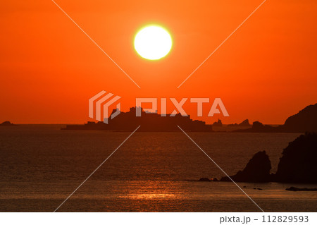 軍艦島の夕景 112829593