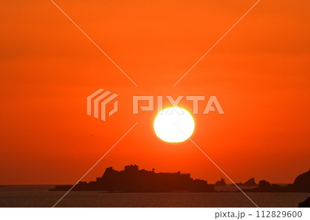 軍艦島の夕景 軍艦島の夕景 112829600