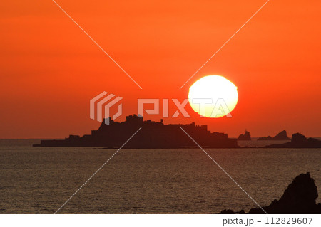 軍艦島の夕景 軍艦島の夕景 112829607
