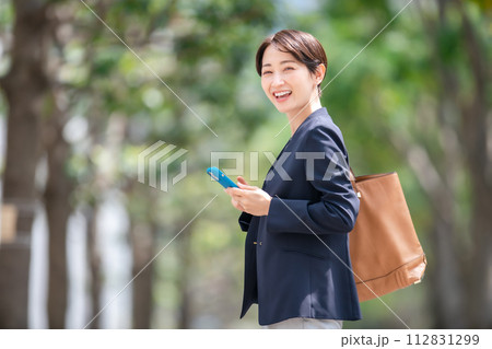 女性 ビジネス ポートレート 女性 ビジネス ポートレート 112831299