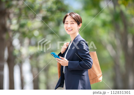 女性 ビジネス ポートレート 女性 ビジネス ポートレート 112831301