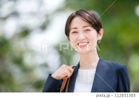 女性 ビジネス ポートレート 女性 ビジネス ポートレート 112831303