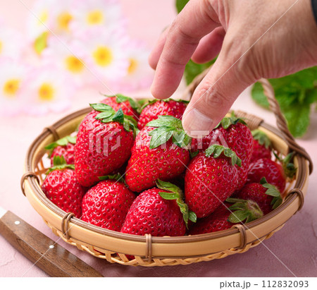 新鮮な美味しい いちご まりひめ 和歌山県産 112832093