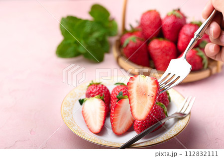 新鮮な美味しい いちご まりひめ 和歌山県産 112832111