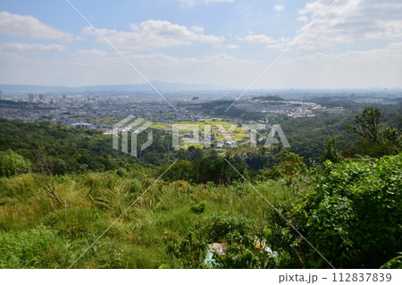摂津「芥川山城」の登城道や石垣　本丸からの眺望 112837839
