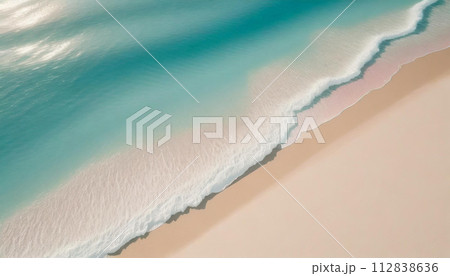 爽やかな青い海と砂浜を俯瞰した風景 112838636
