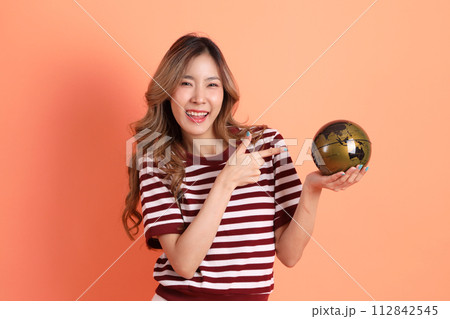 20s Asian woman 20s Asian woman 112842545