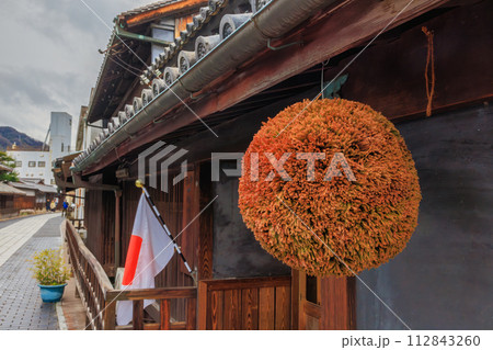 初春の竹原市,雨上がりの町並み保存地区(広島県竹原市) 112843260