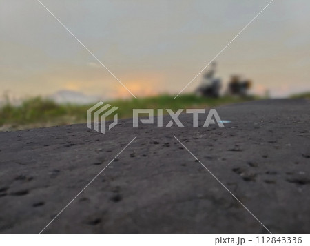 Rural roads are full of grass and quiet in the afternoon 112843336