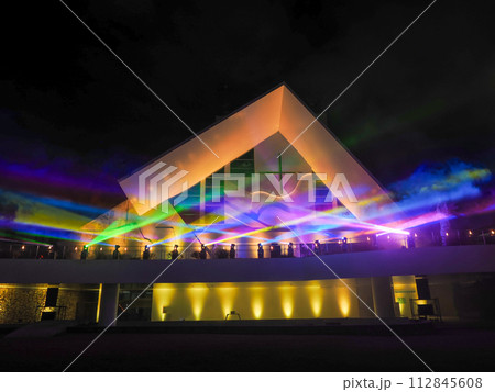 ライトアップされたサビエル記念聖堂 112845608