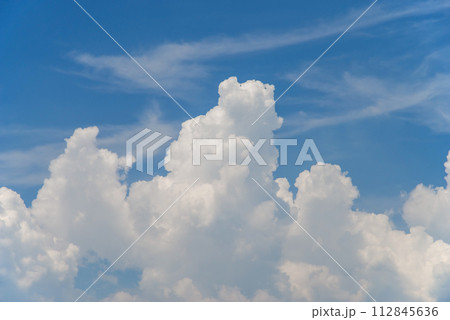 《夏素材》夏の青空と湧き立つ入道雲 《夏素材》夏の青空と湧き立つ入道雲 112845636