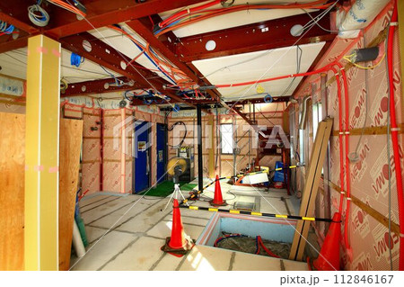 重量鉄骨造の広々とした空間… 建築工事中の注文住宅の地階 112846167