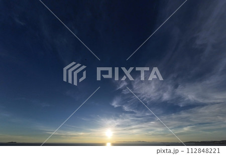 巻雲が広がった爽やかな夕方の空・晩夏・超広角・空主体・230915pm 巻雲が広がった爽やかな夕方の空・晩夏・超広角・空主体・230915pm 112848221