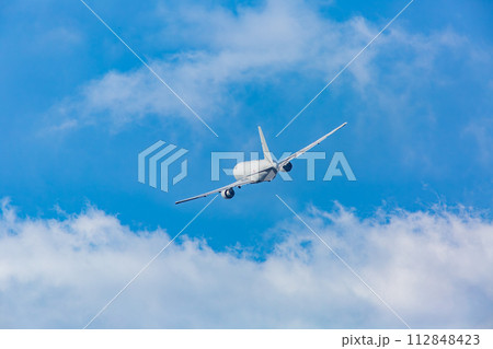 離陸する空中給油機 112848423