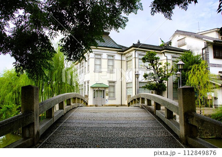 倉敷の町並み　倉敷美観地区 112849876